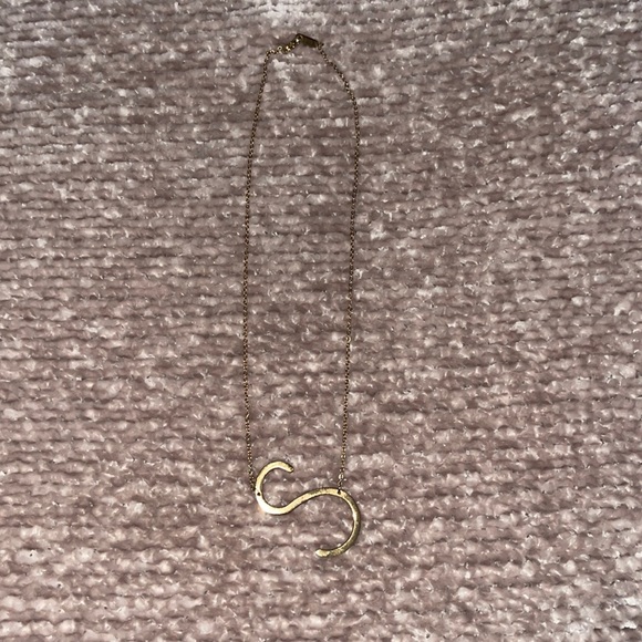Large “ S” initial necklace - Picture 2 of 4